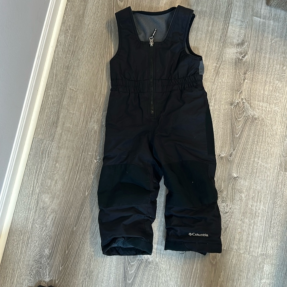 Columbia 2t black snow pants with Velcro adjustable shoulder straps